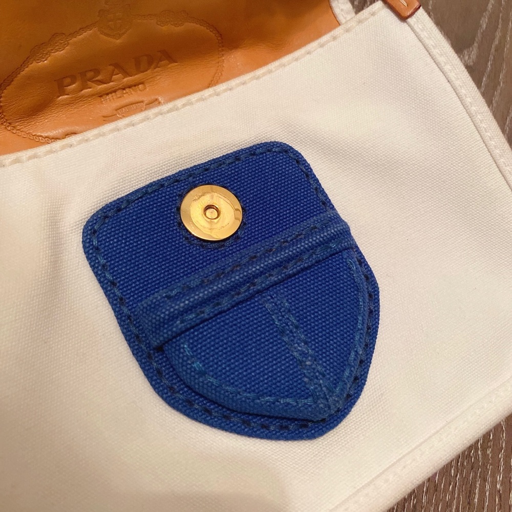 Vintage Prada handbag - Picture 5 of 13